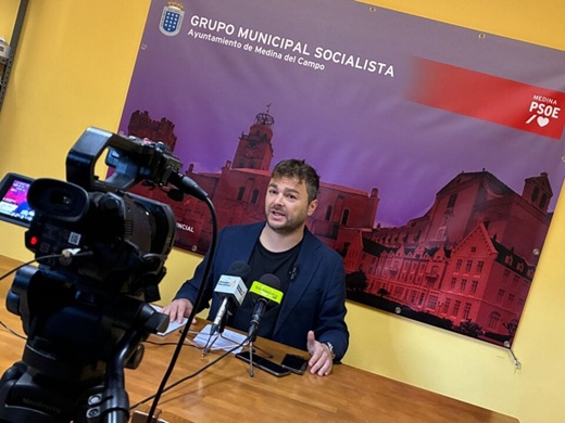 Luis Manuel Pascual en la sede del PSOE medinense